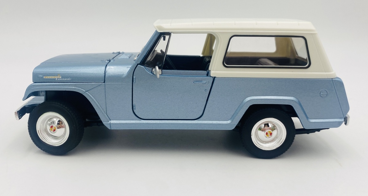 Jeep Jeepster Commando Station Wagon 1967 model 24117 Welly 1:24 ...